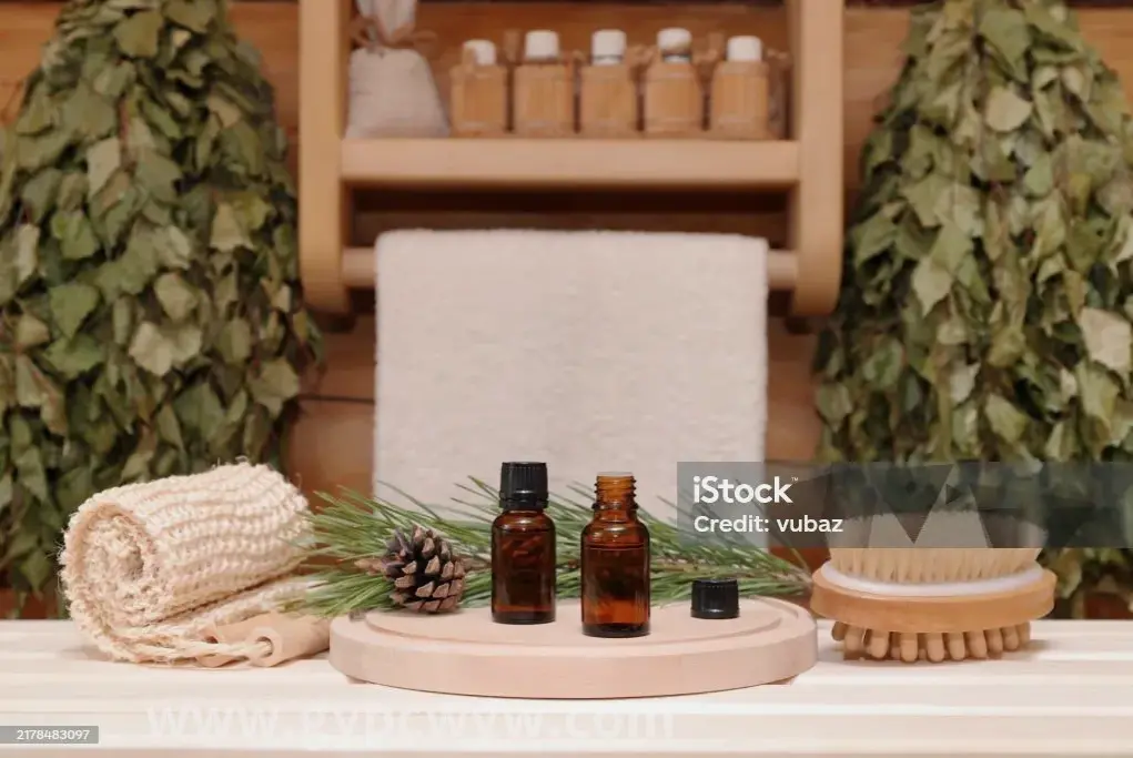 按摩师正在进行肩颈按摩