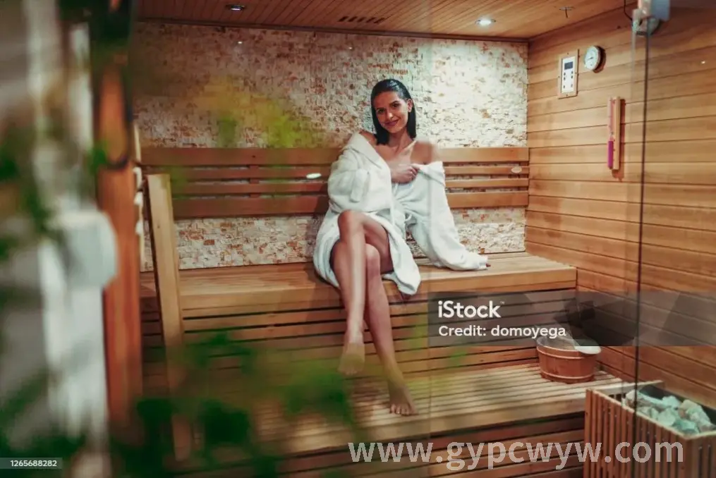 贵阳按摩技师正在为顾客提供服务